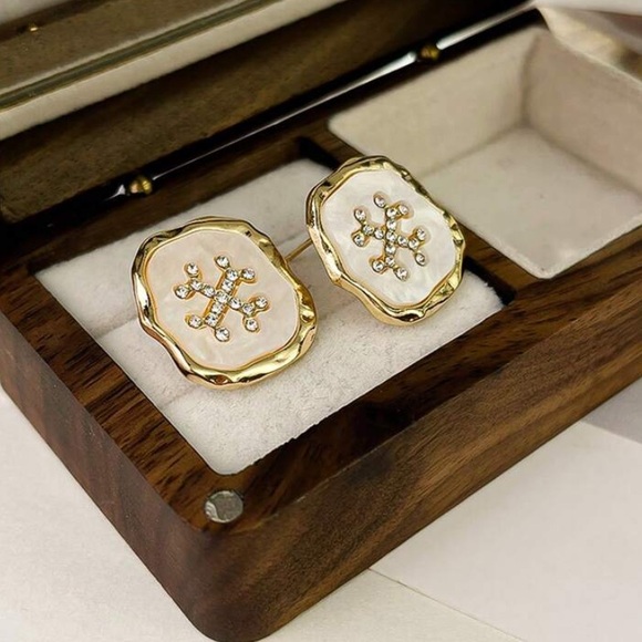 Earrings - Picture 2 of 9